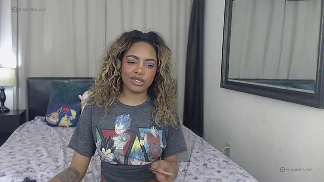 Snapshot of RobynKnight chatting on 12.05.25 RobynKnight online show from 12.05.25