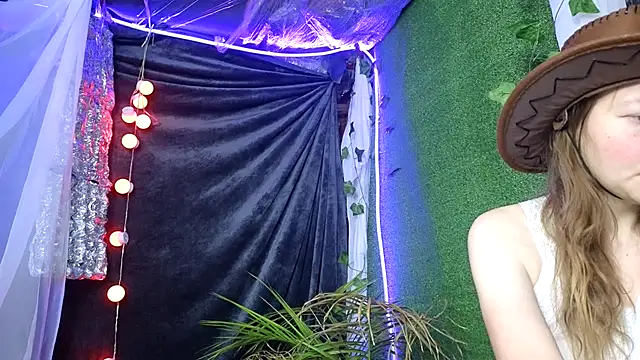 Snapshot of Jony_Marta chatting on 10.21.25 Jony Marta online show from 10.21.25