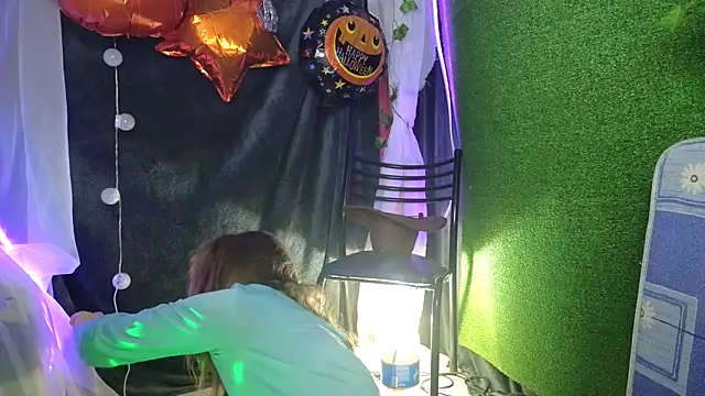 Snapshot of Jony_Marta chatting on 10.27.25 Jony Marta online show from 10.27.25