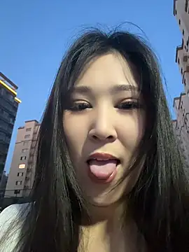 Snapshot of Fannywell chatting on 07.19.26 Fannywell online show from 07.19.26