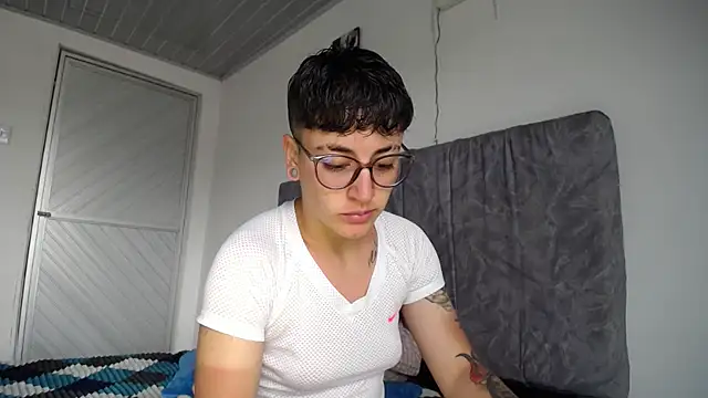 linda 33 online show from 04.21.26