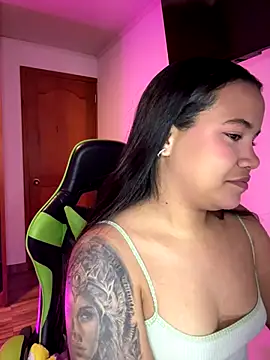 leila 22 online show from 09.23.25