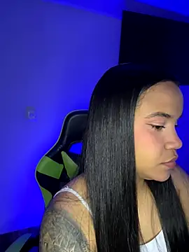 leila 22 online show from 11.19.25