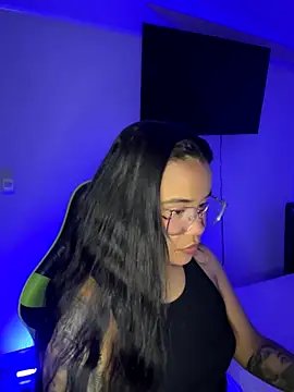 leila 22 online show from 11.29.25