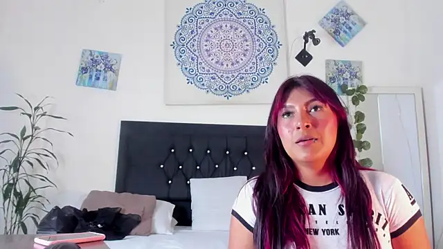 Snapshot of evelynjohnsoon chatting on 01.08.25 evelynjohnsoon online show from 01.08.25