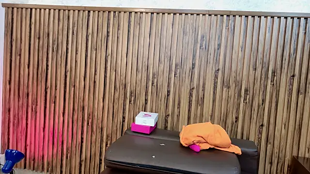 evelynjohnsoon online show from 12.19.25