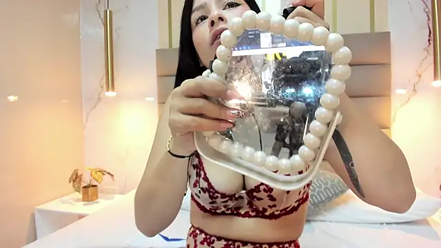 AnneDixie online show from 10.04.25