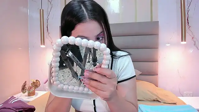 AnneDixie online show from 10.18.25