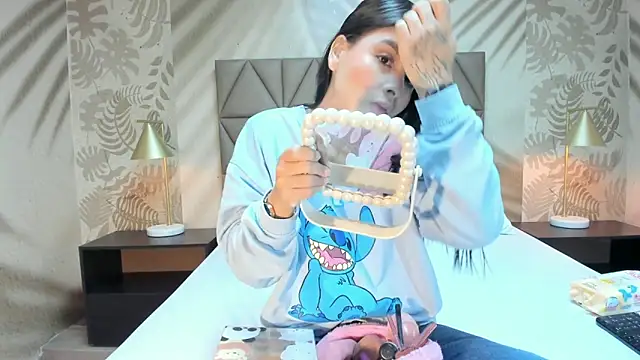 AnneDixie online show from 04.19.26