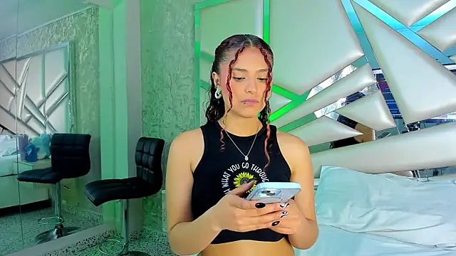 Miia002 online show from 11.25.25