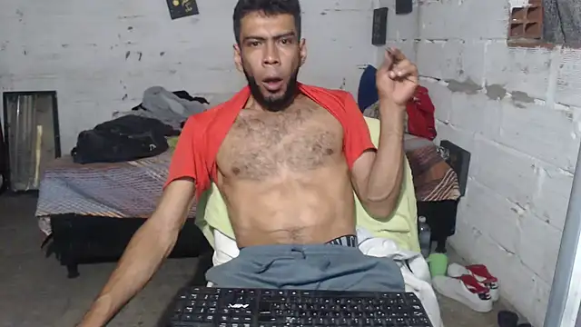 Snapshot of erik_alexander chatting on 10.27.25 erik alexander online show from 10.27.25