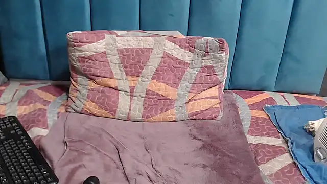 BLACKberry008 online show from 02.20.25