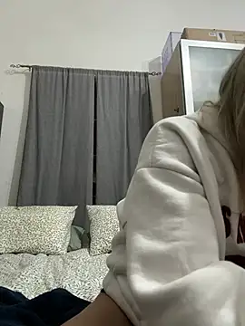 Snapshot of LadyScarlett-xk chatting on 12.20.24 LadyScarlett-xk online show from 12.20.24