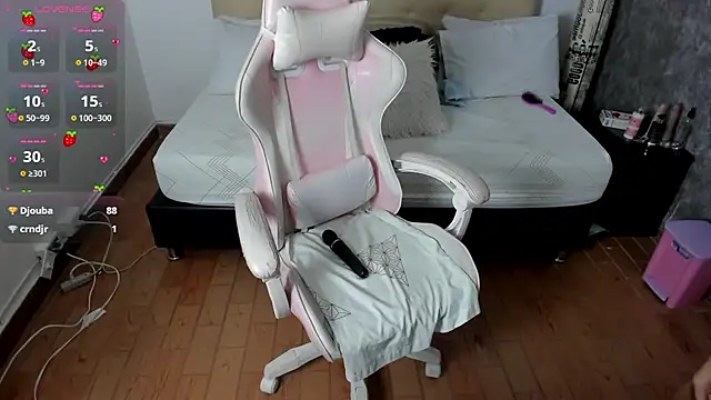 julieth love  online show from 12.17.24