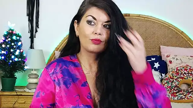 Snapshot of EllenGrace chatting on 12.24.24 EllenGrace online show from 12.24.24