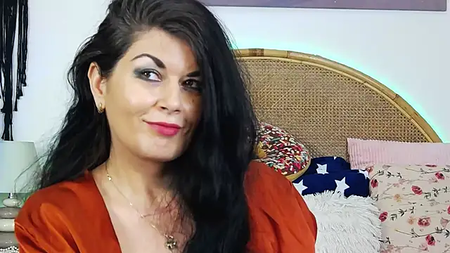 Snapshot of EllenGrace chatting on 12.29.24 EllenGrace online show from 12.29.24