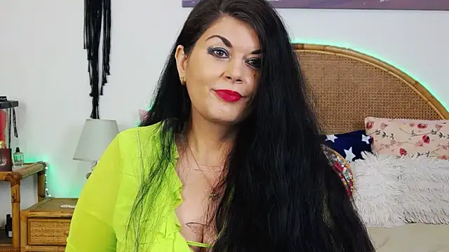 Snapshot of EllenGrace chatting on 01.04.25 EllenGrace online show from 01.04.25