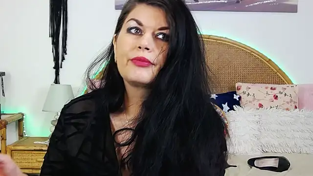 Snapshot of EllenGrace chatting on 01.05.25 EllenGrace online show from 01.05.25