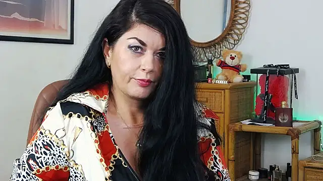 Snapshot of EllenGrace chatting on 02.12.25 EllenGrace online show from 02.12.25