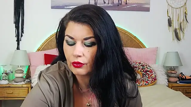 Snapshot of EllenGrace chatting on 03.08.25 EllenGrace online show from 03.08.25