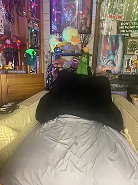 Snapshot of TrenaAnne chatting on 10.09.25 TrenaAnne online show from 10.09.25