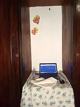 The-Peach-Flexer online show from 10.25.25