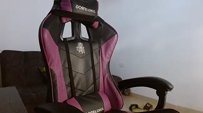 Snapshot of Sisoyalejo420 chatting on 02.25.25 Sisoyalejo420 online show from 02.25.25