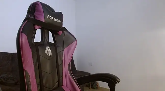 Snapshot of Sisoyalejo420 chatting on 02.26.25 Sisoyalejo420 online show from 02.26.25