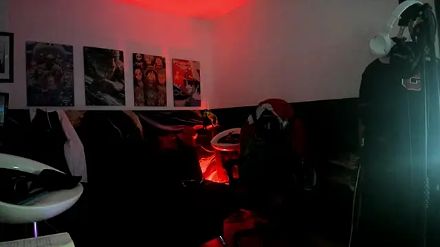 Snapshot of Sisoyalejo420 chatting on 10.13.25 Sisoyalejo420 online show from 10.13.25