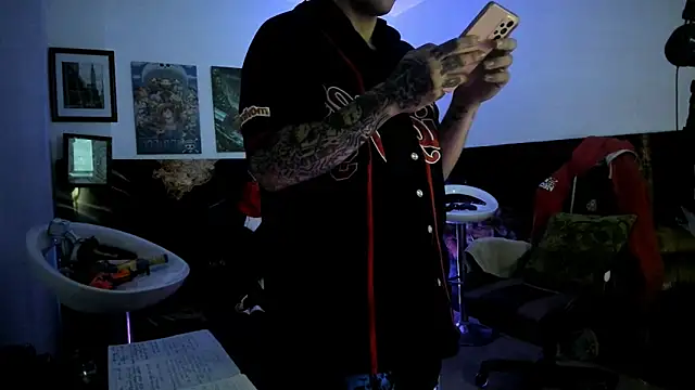 Snapshot of Sisoyalejo420 chatting on 10.17.25 Sisoyalejo420 online show from 10.17.25