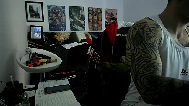 Snapshot of Sisoyalejo420 chatting on 10.17.25 Sisoyalejo420 online show from 10.17.25