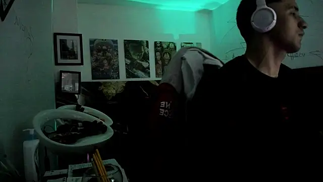 Snapshot of Sisoyalejo420 chatting on 10.19.25 Sisoyalejo420 online show from 10.19.25