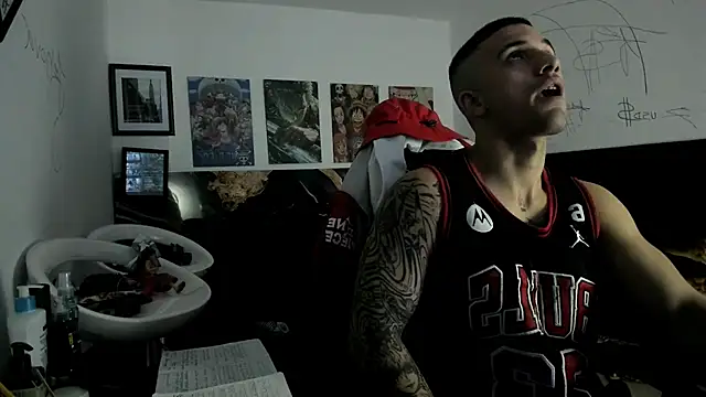 Snapshot of Sisoyalejo420 chatting on 10.19.25 Sisoyalejo420 online show from 10.19.25