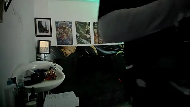 Snapshot of Sisoyalejo420 chatting on 10.21.25 Sisoyalejo420 online show from 10.21.25