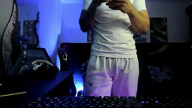 Snapshot of Sisoyalejo420 chatting on 11.17.25 Sisoyalejo420 online show from 11.17.25