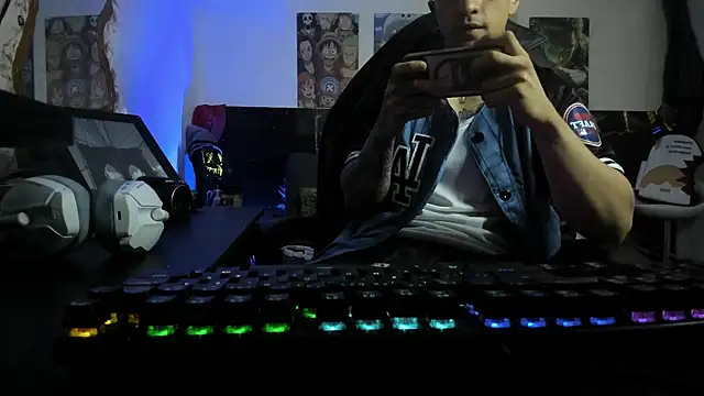 Snapshot of Sisoyalejo420 chatting on 11.23.25 Sisoyalejo420 online show from 11.23.25