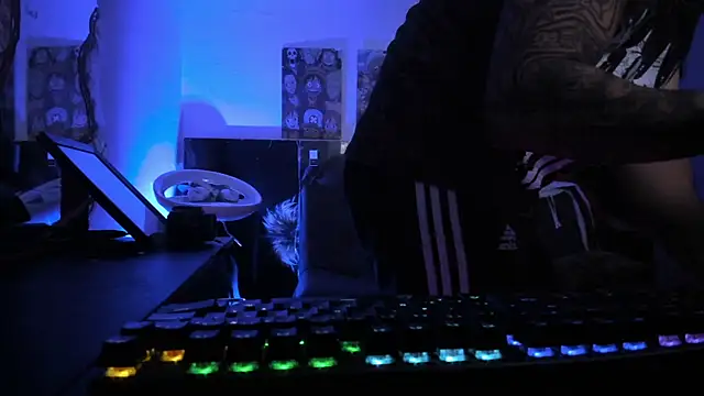 Snapshot of Sisoyalejo420 chatting on 11.30.25 Sisoyalejo420 online show from 11.30.25