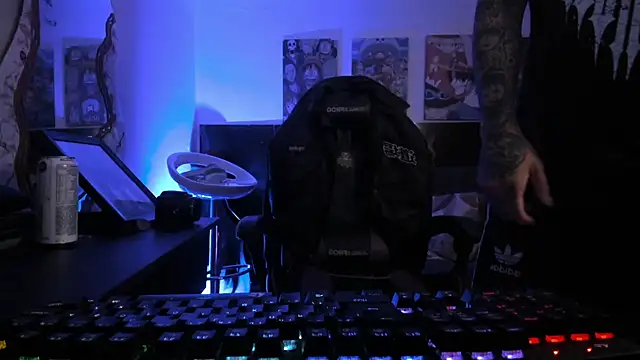 Snapshot of Sisoyalejo420 chatting on 11.30.25 Sisoyalejo420 online show from 11.30.25