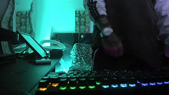 Snapshot of Sisoyalejo420 chatting on 12.04.25 Sisoyalejo420 online show from 12.04.25