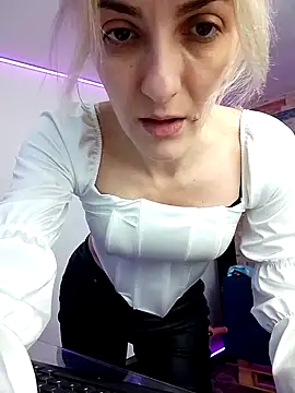 RileyLanna online show from 10.10.25