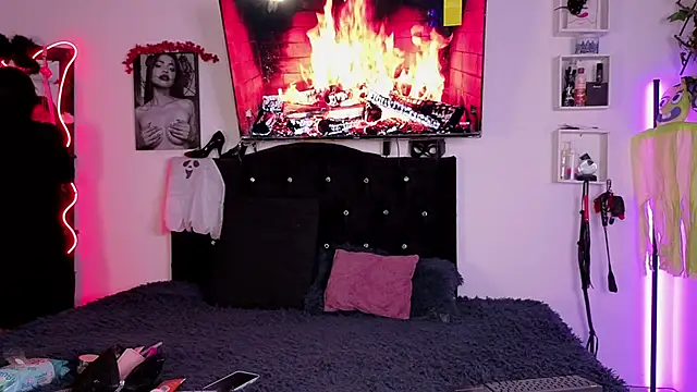 Alaia Asuka online show from 10.22.25