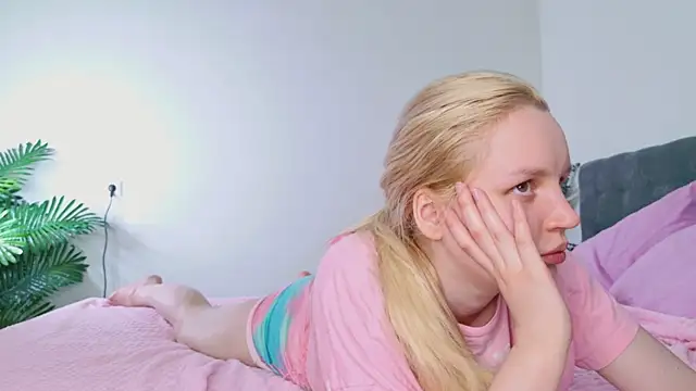 Snapshot of Beatrica_Klein chatting on 05.19.26 Beatrica Klein online show from 05.19.26