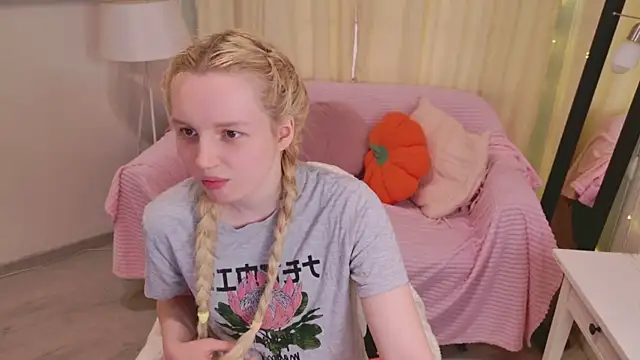Snapshot of Beatrica_Klein chatting on 05.29.26 Beatrica Klein online show from 05.29.26
