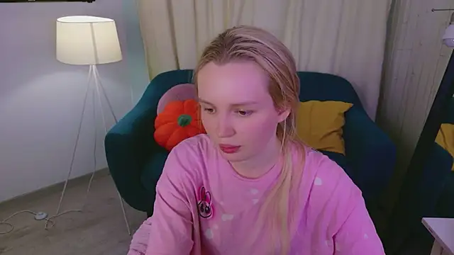 Snapshot of Beatrica_Klein chatting on 06.16.26 Beatrica Klein online show from 06.16.26
