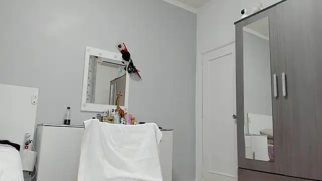 anisialuna  online show from 03.13.25