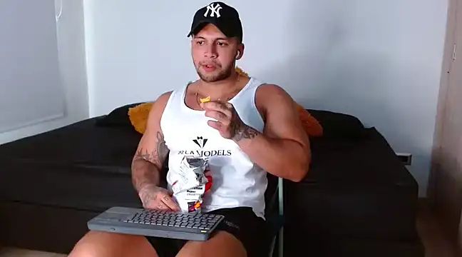 Snapshot of frank_myles chatting on 01.30.25 frank myles online show from 01.30.25