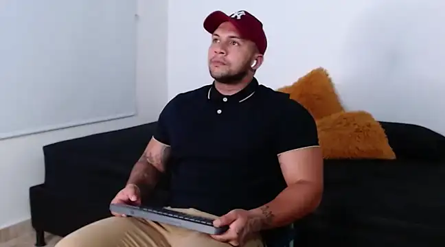 Snapshot of frank_myles chatting on 02.19.25 frank myles online show from 02.19.25