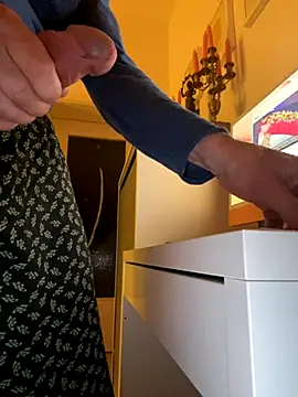 Snapshot of Frank22xx chatting on 10.18.25 Frank22xx online show from 10.18.25