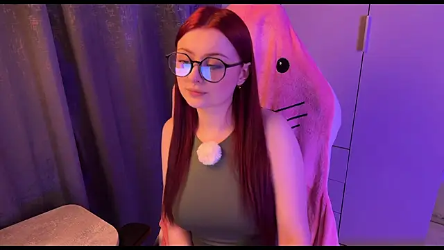 Snapshot of RozieRose chatting on 11.05.25 RozieRose online show from 11.05.25