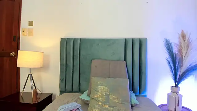 Emilywatsonn online show from 02.09.25